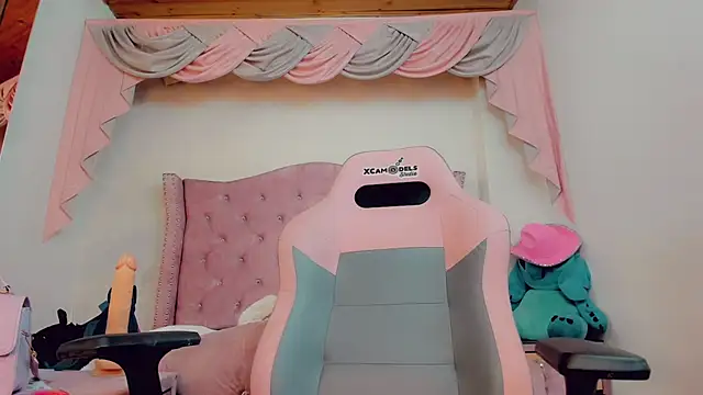 Snapshot of _Abby_white_ chatting on 11/19/25, 09:04 Abby white online show from 11/19/25, 09:04