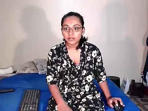 Snapshot of indiansweetflava chatting on 10/10/25, 04:22 indiansweetflava online show from 10/10/25, 04:22