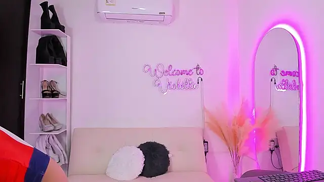 Snapshot of violetta_pretty chatting on 02/01/26, 07:34 violetta pretty online show from 02/01/26, 07:34