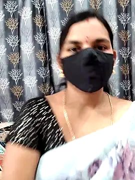 Snapshot of Lalitha-1995 chatting on 06/15/26, 06:37 Lalitha-1995 online show from 06/15/26, 06:37