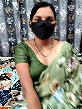 Snapshot of Lalitha-1995 chatting on 06/18/26, 04:35 Lalitha-1995 online show from 06/18/26, 04:35