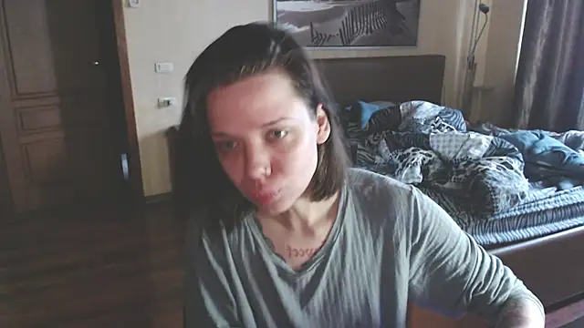 Snapshot of enchanting_chloe chatting on 11/21/25, 10:14 enchanting chloe online show from 11/21/25, 10:14