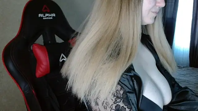 Miaxfox online show from 11/10/25, 12:04