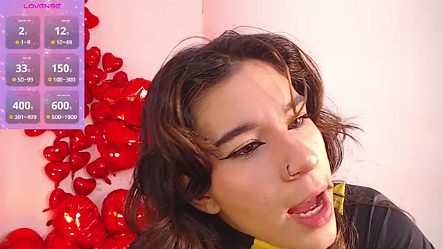 Snapshot of miascarlet_16 chatting on 10/01/25, 01:28 miascarlet 16 online show from 10/01/25, 01:28