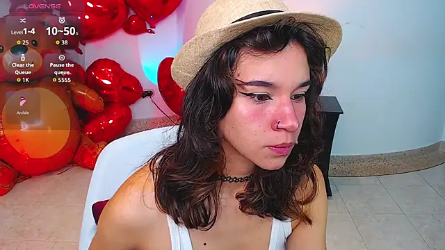 Snapshot of miascarlet_16 chatting on 10/04/25, 01:42 miascarlet 16 online show from 10/04/25, 01:42