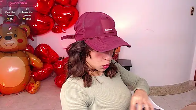 Snapshot of miascarlet_16 chatting on 10/06/25, 01:52 miascarlet 16 online show from 10/06/25, 01:52