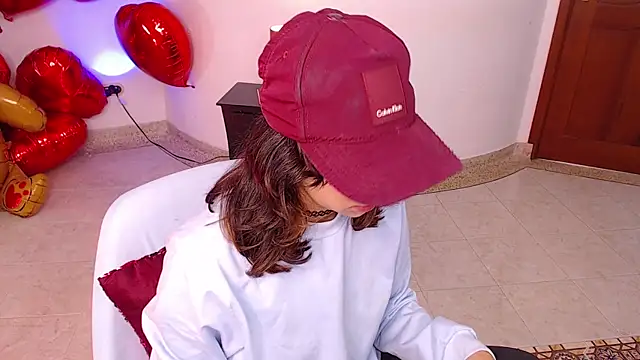 Snapshot of miascarlet_16 chatting on 10/07/25, 02:47 miascarlet 16 online show from 10/07/25, 02:47