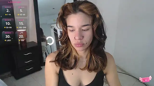 Snapshot of miascarlet_16 chatting on 11/26/25, 01:23 miascarlet 16 online show from 11/26/25, 01:23