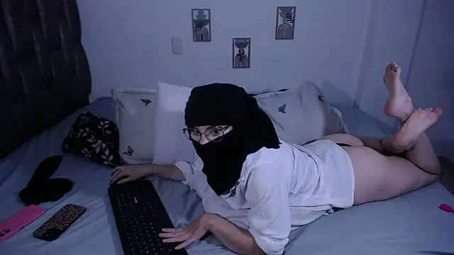   Nahia online show from 04/18/26, 07:07