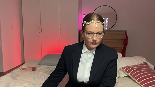 Snapshot of UnderWunder chatting on 07/10/26, 03:03 UnderWunder online show from 07/10/26, 03:03
