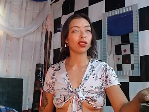 Snapshot of kendraof chatting on 11/07/25, 06:08 kendraof online show from 11/07/25, 06:08