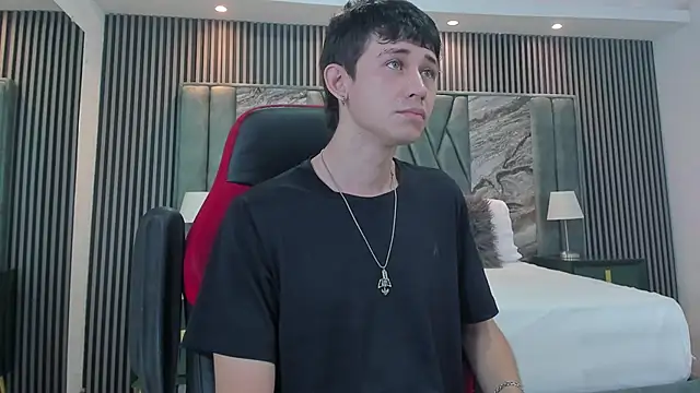 Snapshot of Michael_blue chatting on 09/14/25, 12:15 Michael blue online show from 09/14/25, 12:15