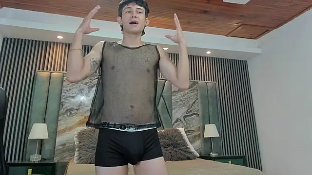 Snapshot of Michael_blue chatting on 09/25/25, 12:20 Michael blue online show from 09/25/25, 12:20