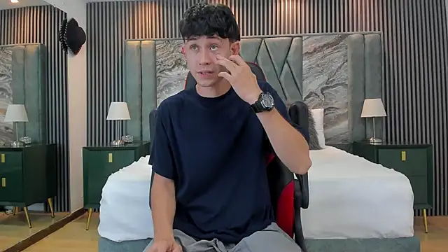 Snapshot of Michael_blue chatting on 10/15/25, 08:09 Michael blue online show from 10/15/25, 08:09