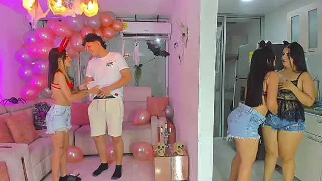 Snapshot of stangirls_ chatting on 10/27/25, 10:47 stangirls online show from 10/27/25, 10:47