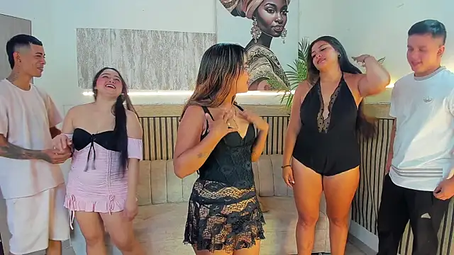 Snapshot of stangirls_ chatting on 12/16/25, 01:16 stangirls online show from 12/16/25, 01:16