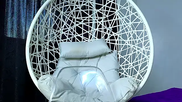 Snapshot of cuteeimy chatting on 11/08/25, 07:01 cuteeimy online show from 11/08/25, 07:01