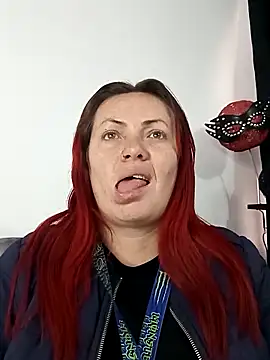 carolinhe  online show from 09/29/25, 07:30