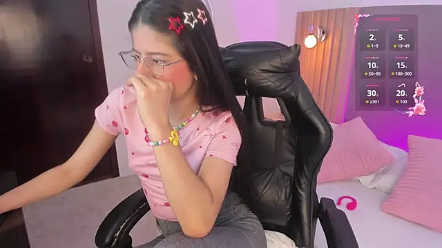 Snapshot of carlina_15 chatting on 07/10/26, 12:30 carlina 15 online show from 07/10/26, 12:30