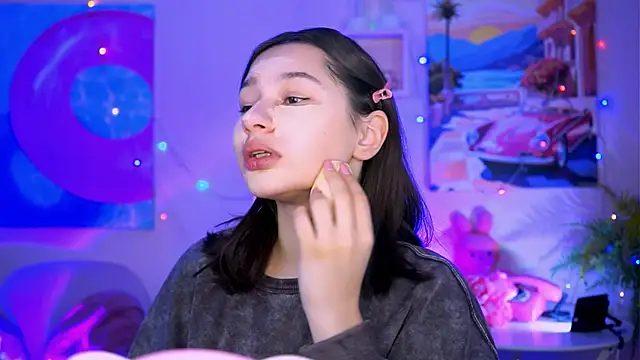 Snapshot of KimClarks_ chatting on 11/13/25, 12:26 KimClarks online show from 11/13/25, 12:26