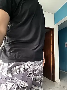 Snapshot of mikeara90 chatting on 10/07/25, 12:46 mikeara90 online show from 10/07/25, 12:46