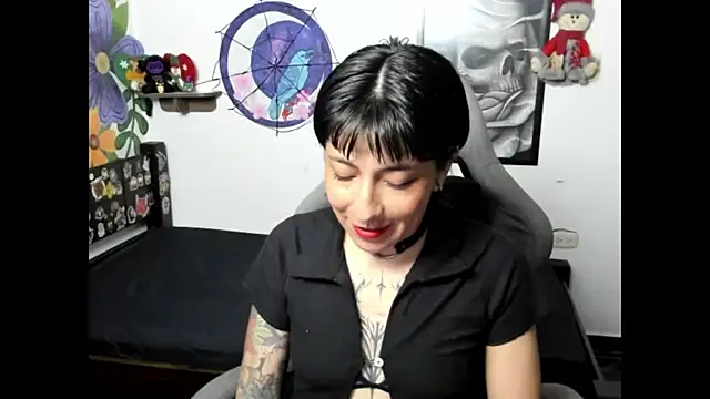 Snapshot of Luna0ciaran chatting on 12/20/25, 06:20 Luna0ciaran online show from 12/20/25, 06:20