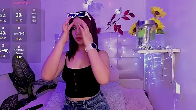 Anna Blade  online show from 12/22/25, 04:04