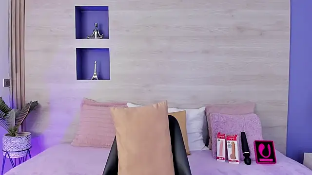 Snapshot of Stephanni_ chatting on 10/03/25, 01:19 Stephanni online show from 10/03/25, 01:19