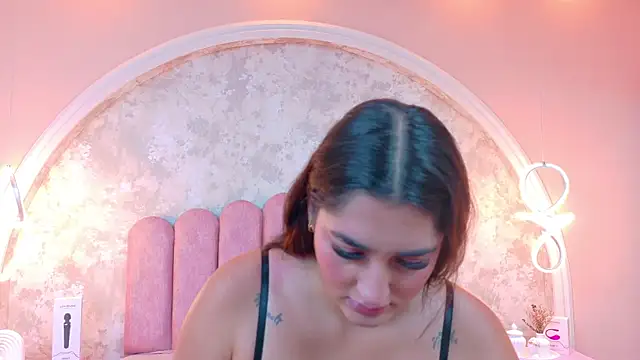 JasmineRhodes online show from 11/22/25, 01:32