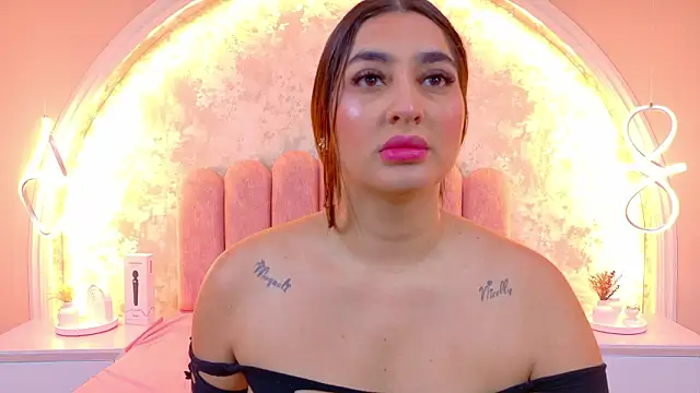 Snapshot of JasmineRhodes chatting on 02/04/26, 01:17 JasmineRhodes online show from 02/04/26, 01:17