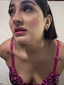 Snapshot of JasmineRhodes chatting on 04/15/26, 01:07 JasmineRhodes online show from 04/15/26, 01:07