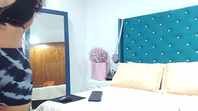 KimScarleth online show from 09/25/25, 04:32