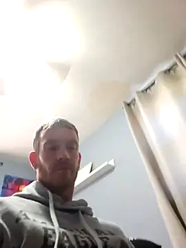 Snapshot of Sampzon chatting on 10/24/25, 08:27 Sampzon online show from 10/24/25, 08:27