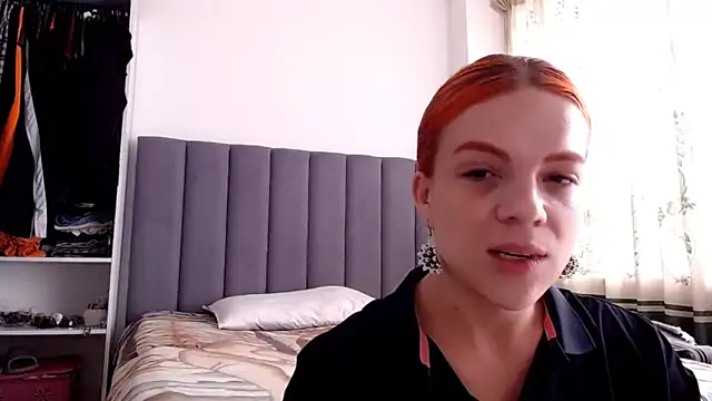 Snapshot of saara_johnson496 chatting on 06/17/26, 01:56 saara johnson496 online show from 06/17/26, 01:56