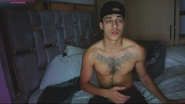 Snapshot of orionblaze69_ chatting on 11/25/25, 12:21 orionblaze69 online show from 11/25/25, 12:21