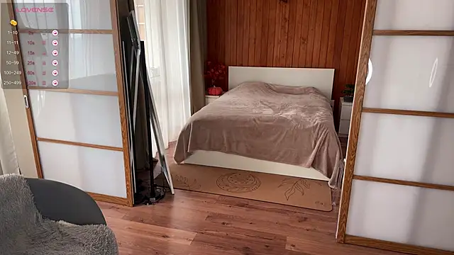 Snapshot of PlumyBun chatting on 10/05/25, 04:22 PlumyBun online show from 10/05/25, 04:22