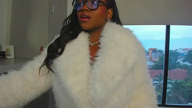 Snapshot of ParisSalvatore chatting on 10/26/25, 01:17 ParisSalvatore online show from 10/26/25, 01:17