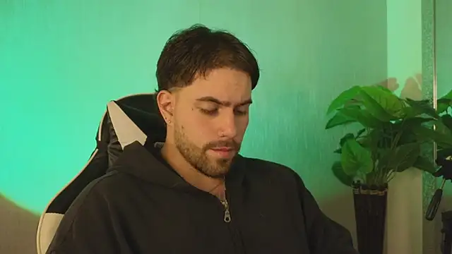 Ades Lowe online show from 12/03/25, 11:08