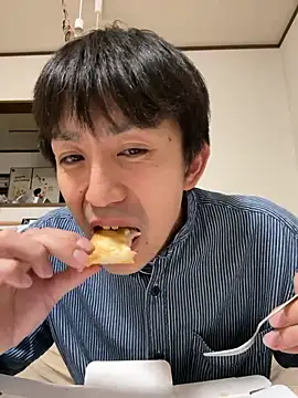 Snapshot of yuma0815 chatting on 09/21/25, 11:56 yuma0815 online show from 09/21/25, 11:56