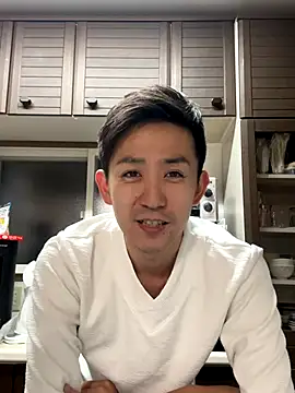 Snapshot of yuma0815 chatting on 10/04/25, 02:04 yuma0815 online show from 10/04/25, 02:04