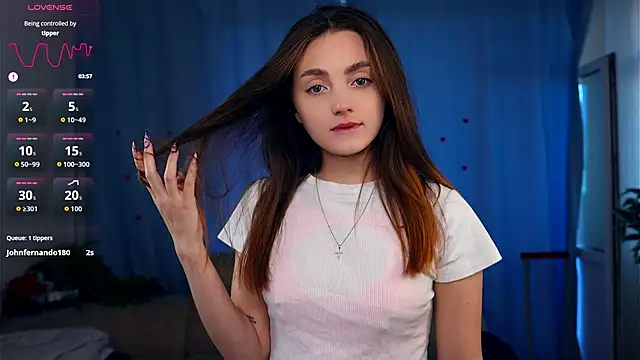 LoraDavi online show from 09/10/25, 07:30