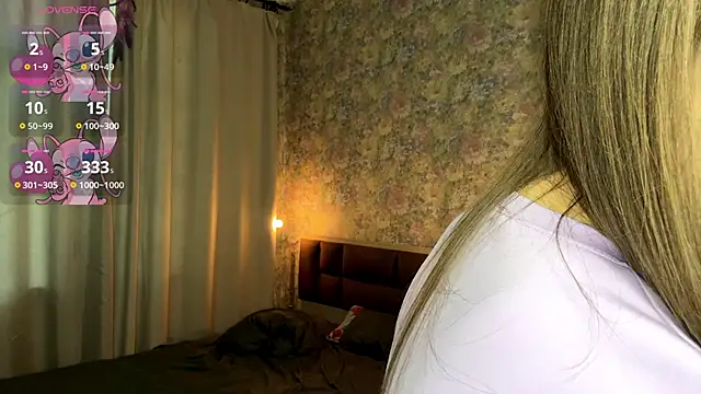 LoraDavi online show from 05/20/26, 05:24