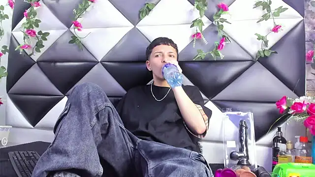 Megan Thompson  online show from 10/29/25, 02:25