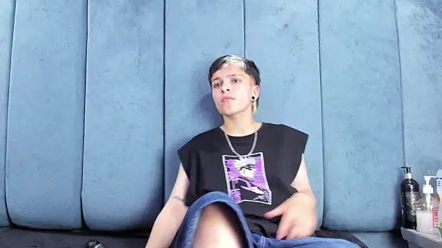 Megan Thompson  online show from 04/15/26, 02:07