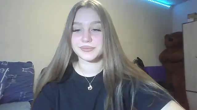 Snapshot of yourhoney_Lola_ chatting on 10/18/25, 03:35 yourhoney Lola online show from 10/18/25, 03:35