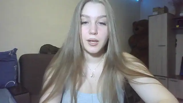 Snapshot of yourhoney_Lola_ chatting on 10/20/25, 01:44 yourhoney Lola online show from 10/20/25, 01:44