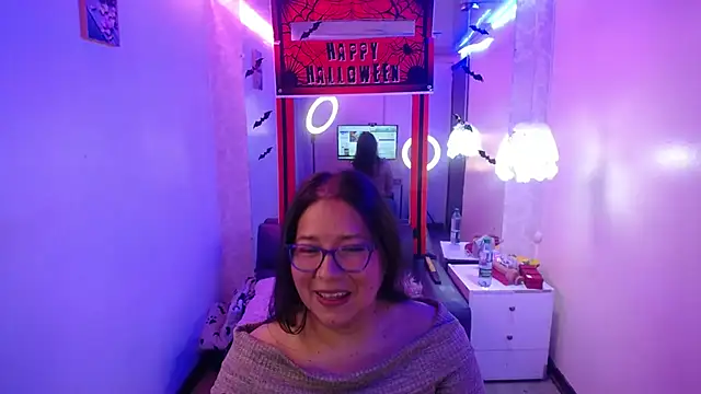 Snapshot of scarlett_widow_ chatting on 10/20/25, 02:45 scarlett widow online show from 10/20/25, 02:45