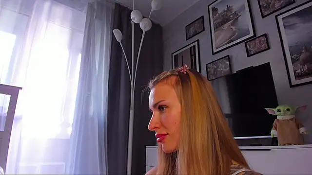 Snapshot of MashaFromRussia__ chatting on 09/27/25, 01:27 MashaFromRussia online show from 09/27/25, 01:27