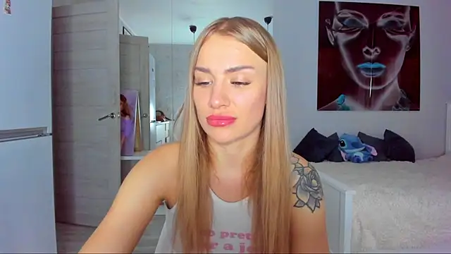 Snapshot of MashaFromRussia__ chatting on 10/13/25, 10:04 MashaFromRussia online show from 10/13/25, 10:04