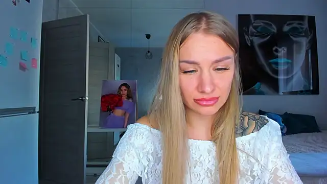 Snapshot of MashaFromRussia__ chatting on 11/15/25, 10:23 MashaFromRussia online show from 11/15/25, 10:23